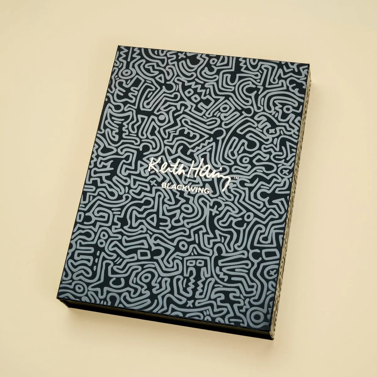 Blackwing Volume 292 - Keith Haring "Smiling Heart" Gift Set - Image 4