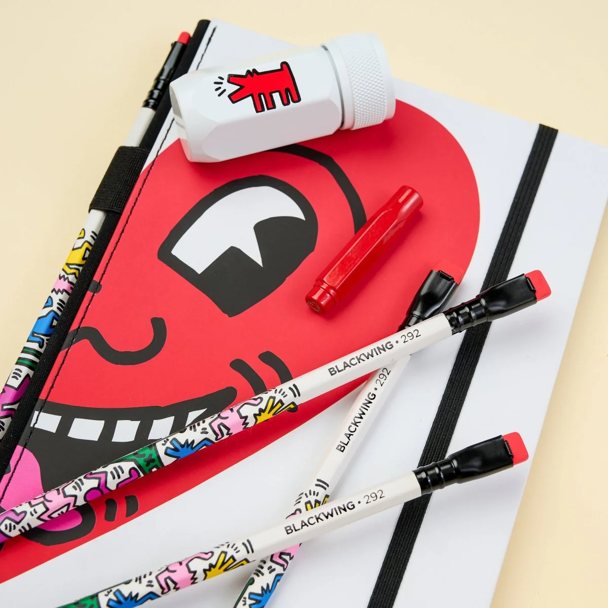 Blackwing Volume 292 - Keith Haring "Smiling Heart" Gift Set - Image 6